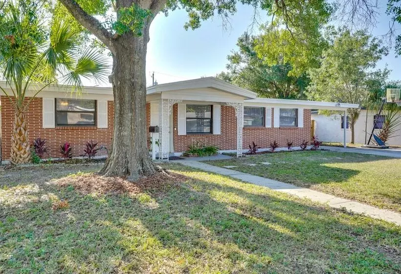 Family Friendly Lakeland Home W/ Private Hot Tub!