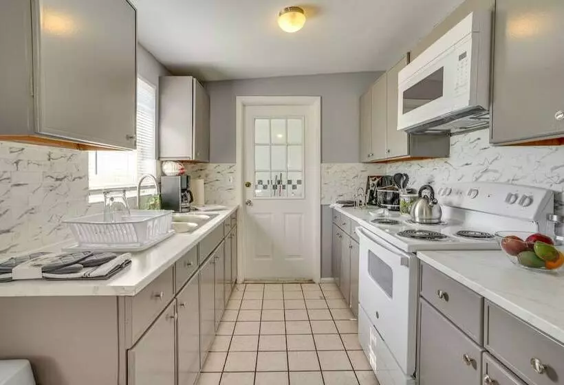 Family Friendly Lakeland Home W/ Private Hot Tub!