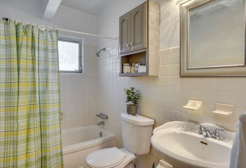 Family Friendly Lakeland Home W/ Private Hot Tub!