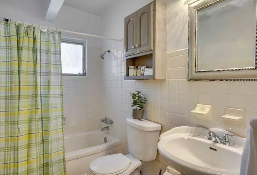 Family Friendly Lakeland Home W/ Private Hot Tub!