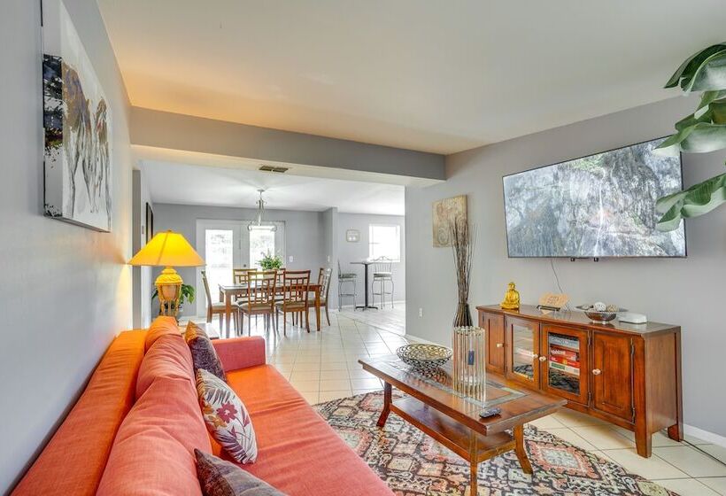 Family Friendly Lakeland Home W/ Private Hot Tub!