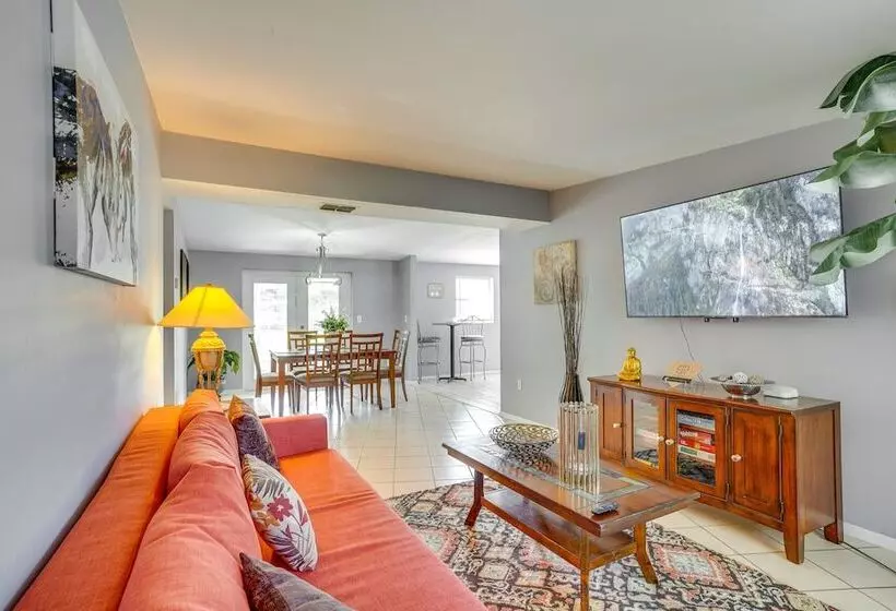 Family Friendly Lakeland Home W/ Private Hot Tub!