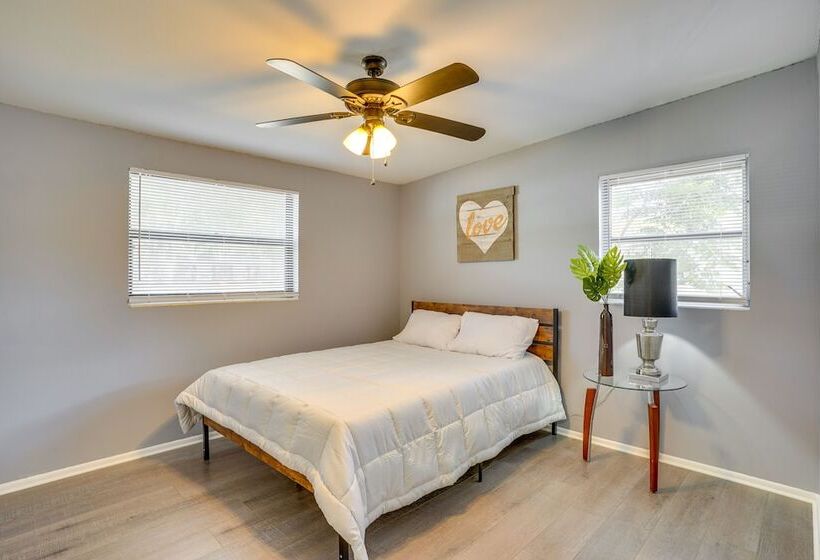 Family Friendly Lakeland Home W/ Private Hot Tub!