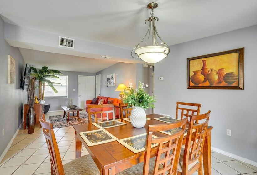 Family Friendly Lakeland Home W/ Private Hot Tub!