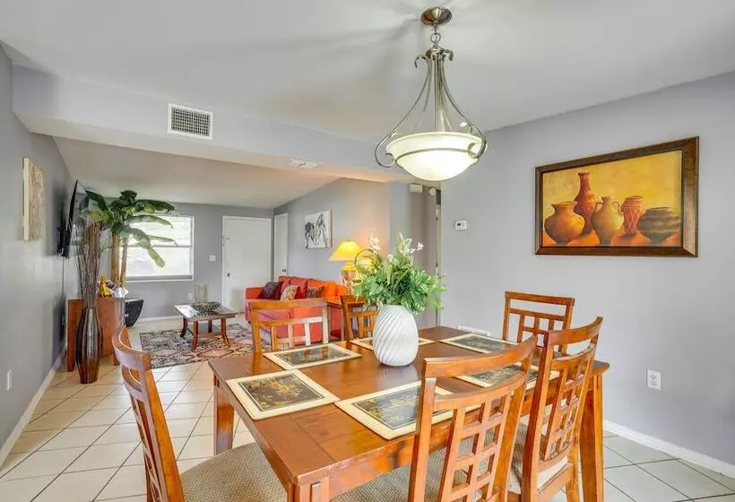 Family Friendly Lakeland Home W/ Private Hot Tub!