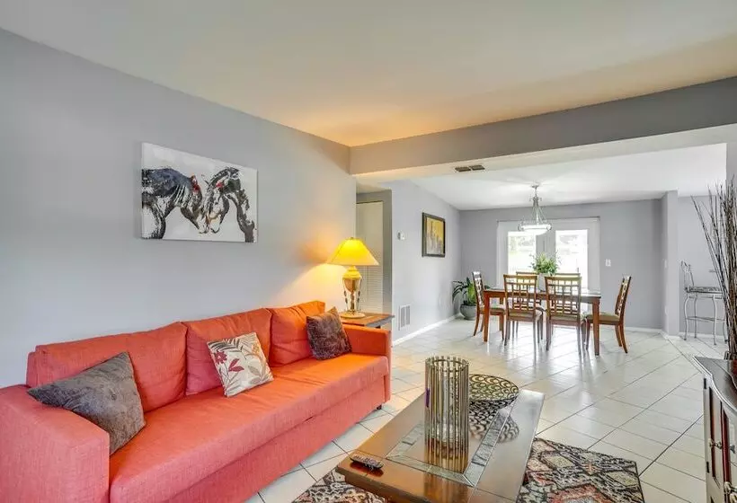 Family Friendly Lakeland Home W/ Private Hot Tub!