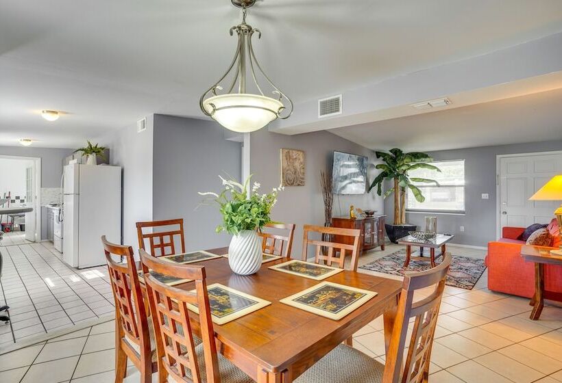 Family Friendly Lakeland Home W/ Private Hot Tub!