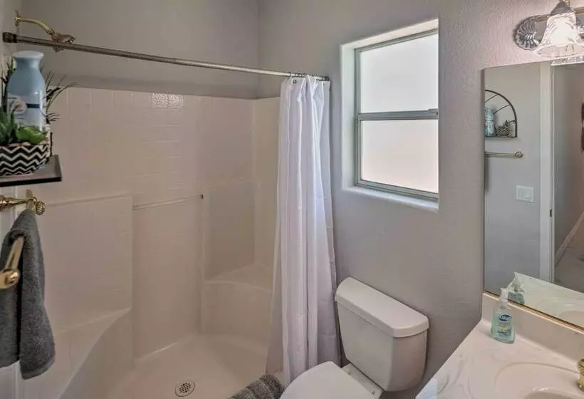 Home W/ Private Pool < 4 Mi To London Bridge!