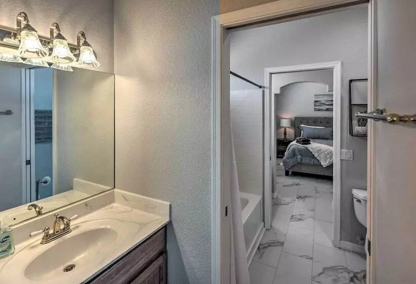 Home W/ Private Pool < 4 Mi To London Bridge!