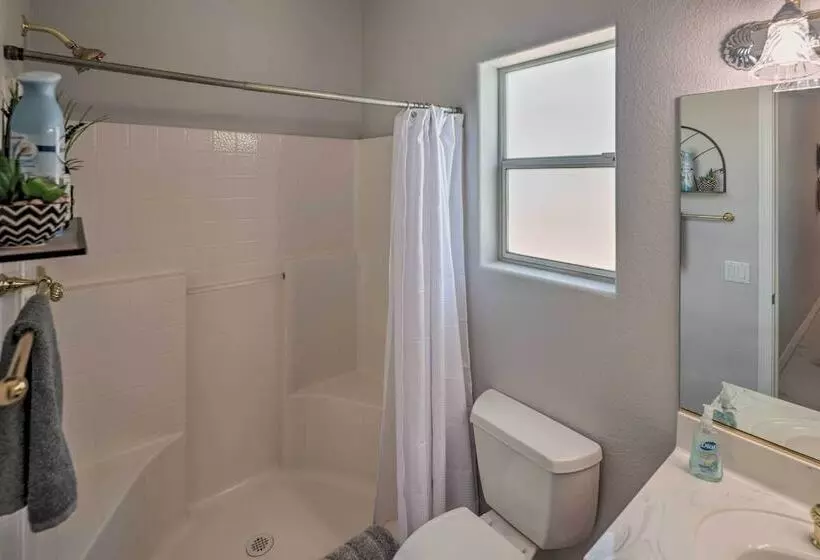 Home W/ Private Pool < 4 Mi To London Bridge!