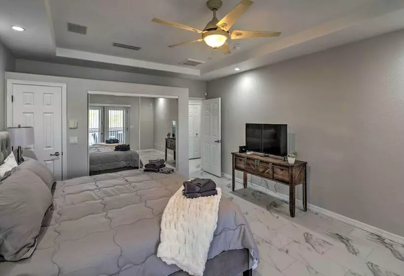 Home W/ Private Pool < 4 Mi To London Bridge!