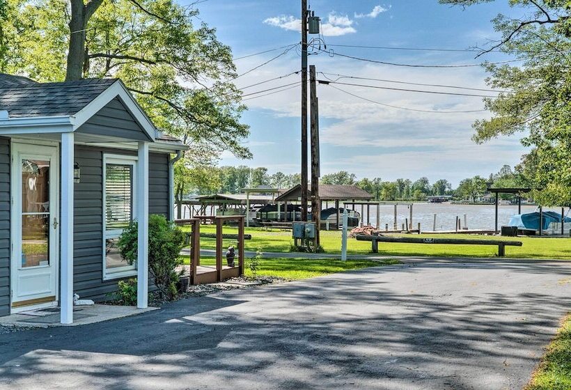 Lovely Belle Center Cottage On Indian Lake!