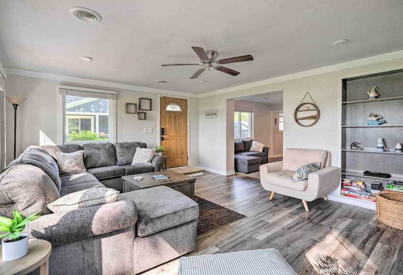 Lovely Belle Center Cottage On Indian Lake!