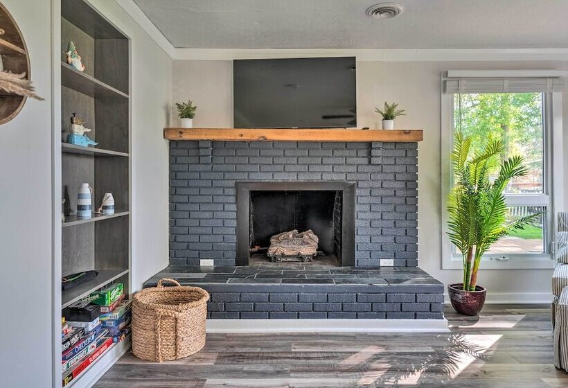 Lovely Belle Center Cottage On Indian Lake!