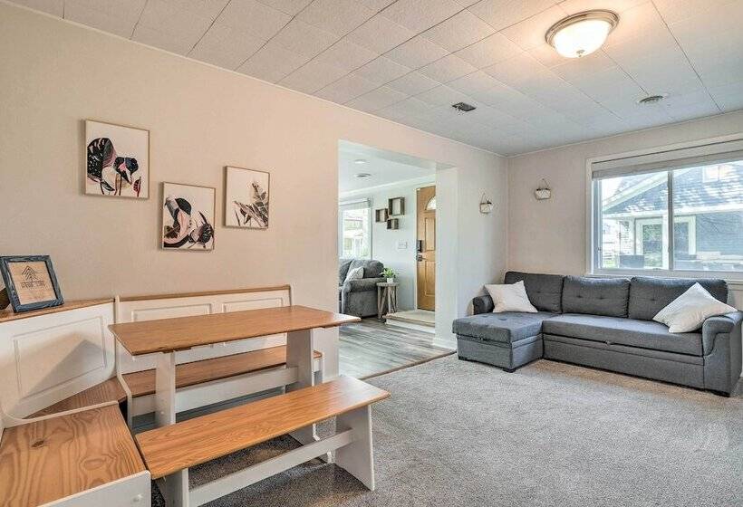 Lovely Belle Center Cottage On Indian Lake!