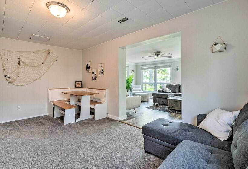 Lovely Belle Center Cottage On Indian Lake!