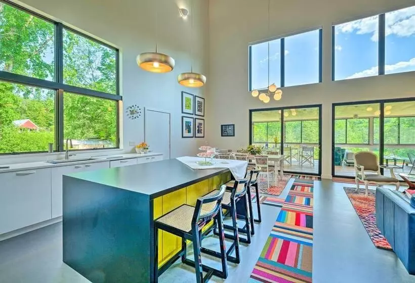 Luxe + Modern Home: 30mi To Saratoga Springs!