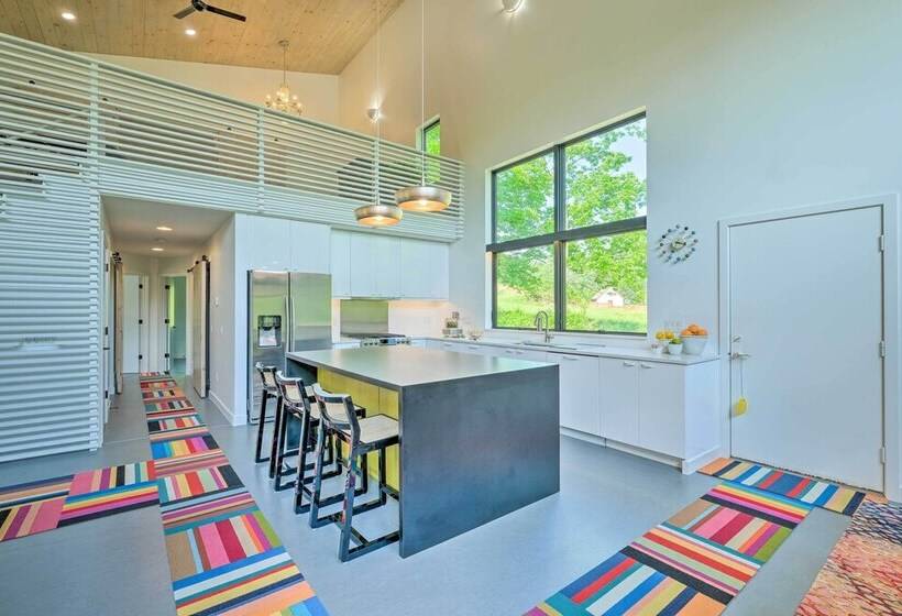 Luxe + Modern Home: 30mi To Saratoga Springs!