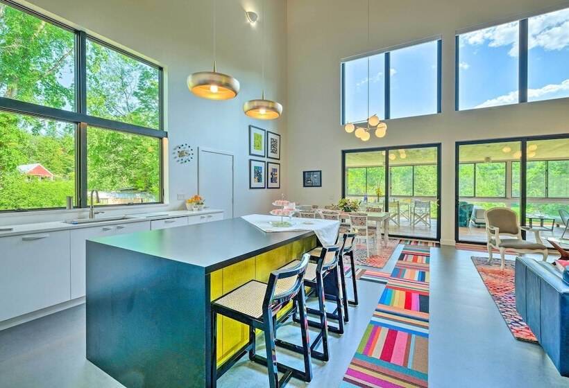 Luxe + Modern Home: 30mi To Saratoga Springs!