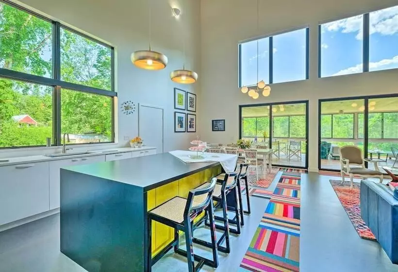 Luxe + Modern Home: 30mi To Saratoga Springs!