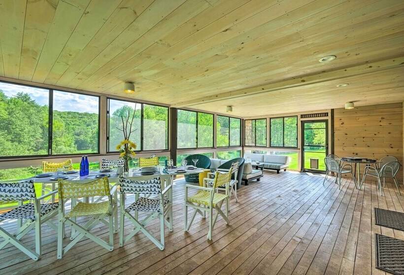 Luxe + Modern Home: 30mi To Saratoga Springs!