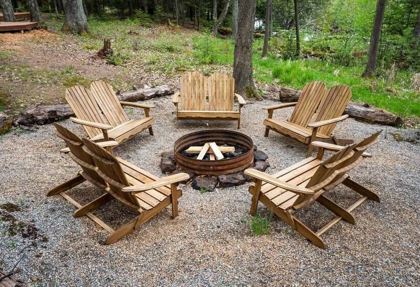 Luxe Riverfront Lodge: Group Wine And Ski Retreats