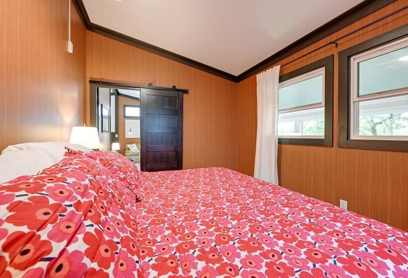 Modern  Little Bear Cottage  At Santeetlah Lake!