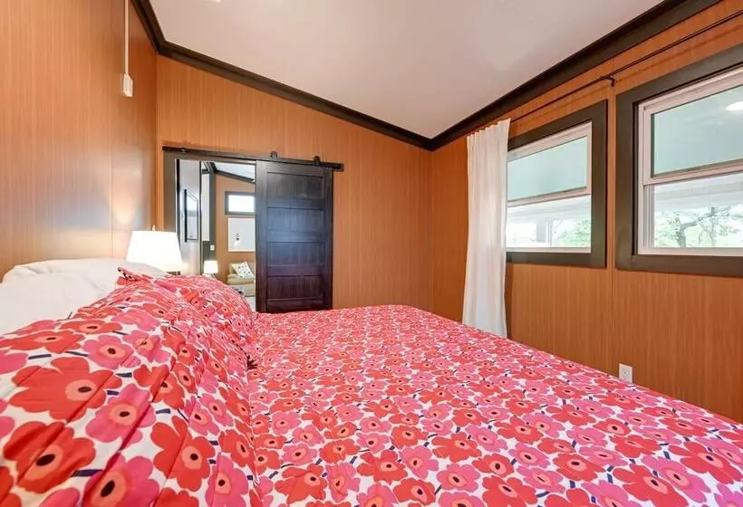 Modern  Little Bear Cottage  At Santeetlah Lake!