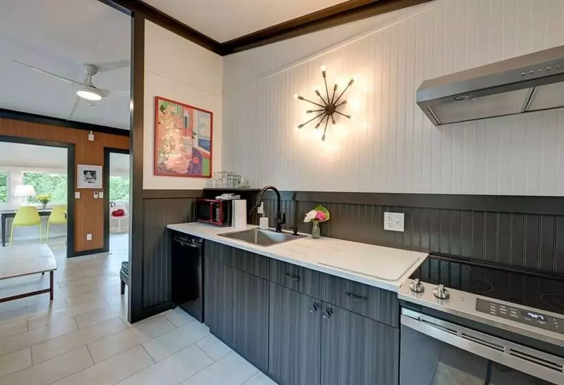 Modern  Little Bear Cottage  At Santeetlah Lake!