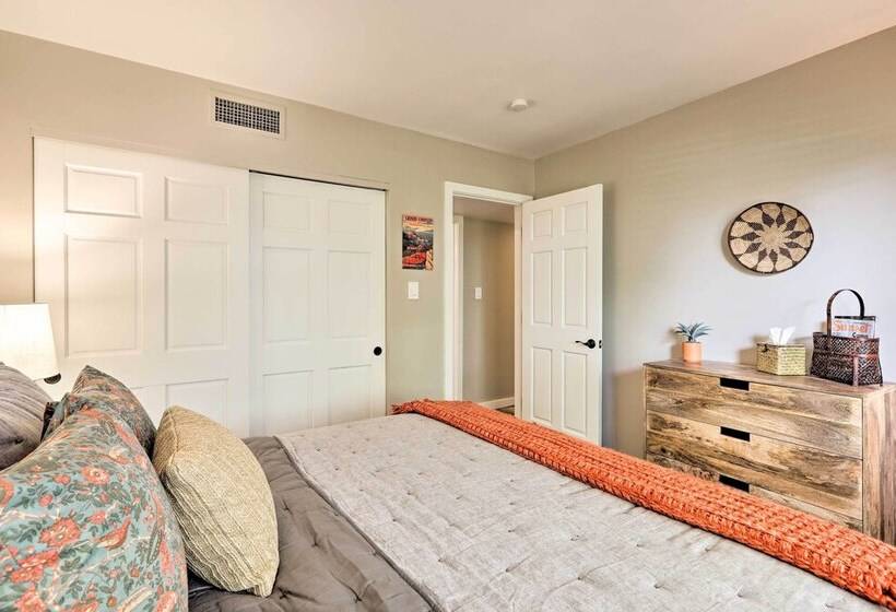 Red Rock Views: Modern Sedona Home