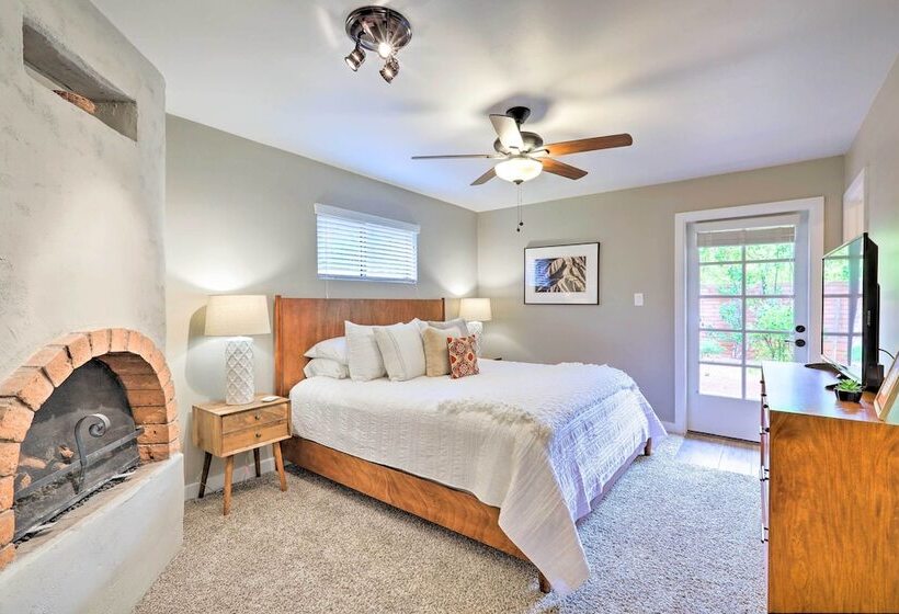 Red Rock Views: Modern Sedona Home