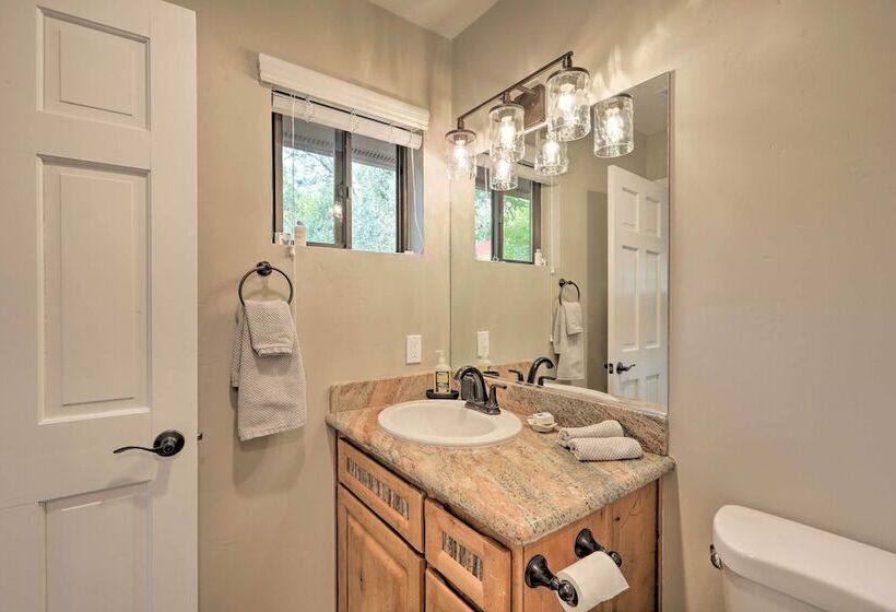 Red Rock Views: Modern Sedona Home