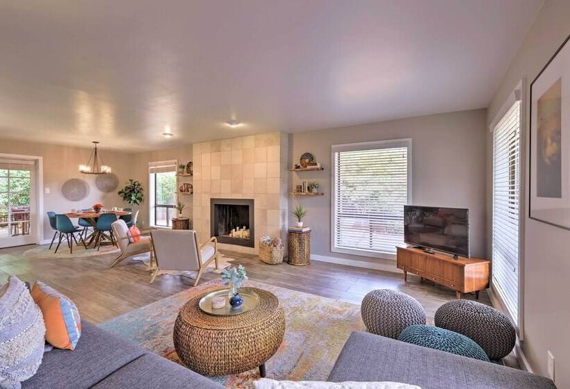 Red Rock Views: Modern Sedona Home