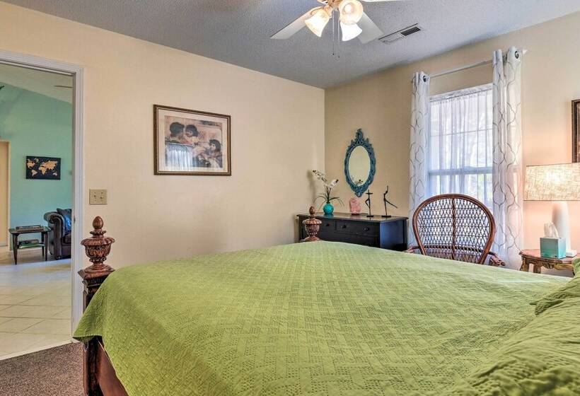 Woodsy Mooresville Getaway W/ Patio: Near Lakes!