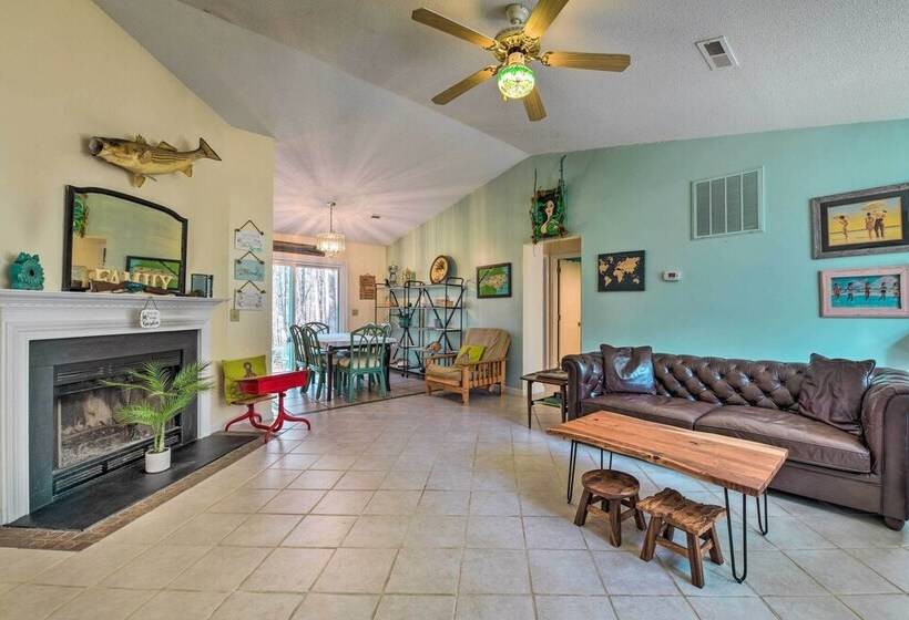 Woodsy Mooresville Getaway W/ Patio: Near Lakes!