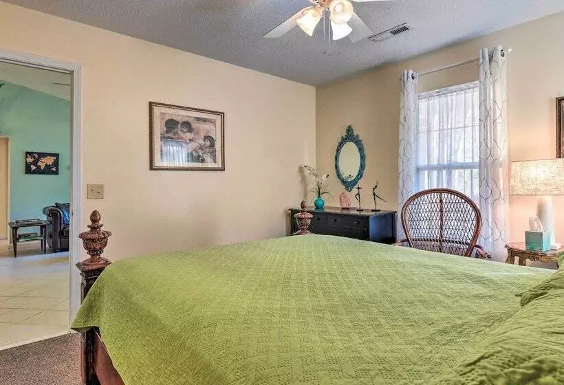 Woodsy Mooresville Getaway W/ Patio: Near Lakes!