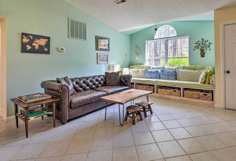 Woodsy Mooresville Getaway W/ Patio: Near Lakes!