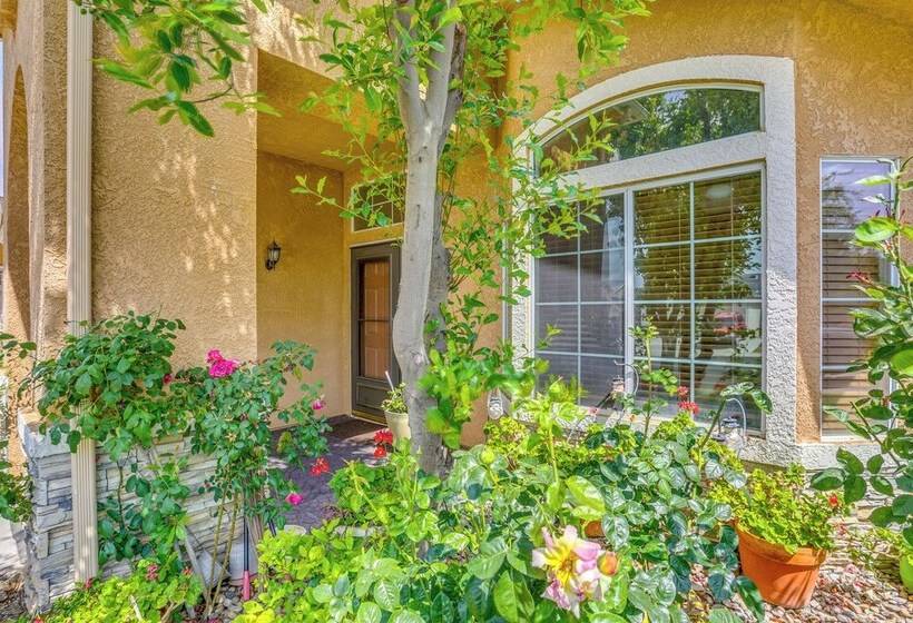 Peaceful Fresno Home, Near Popular Wineries!