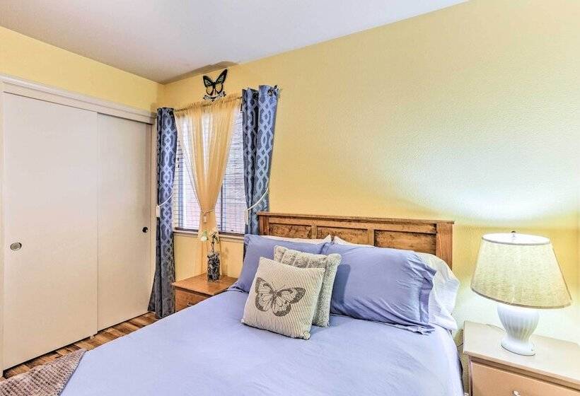 Peaceful Fresno Home, Near Popular Wineries!
