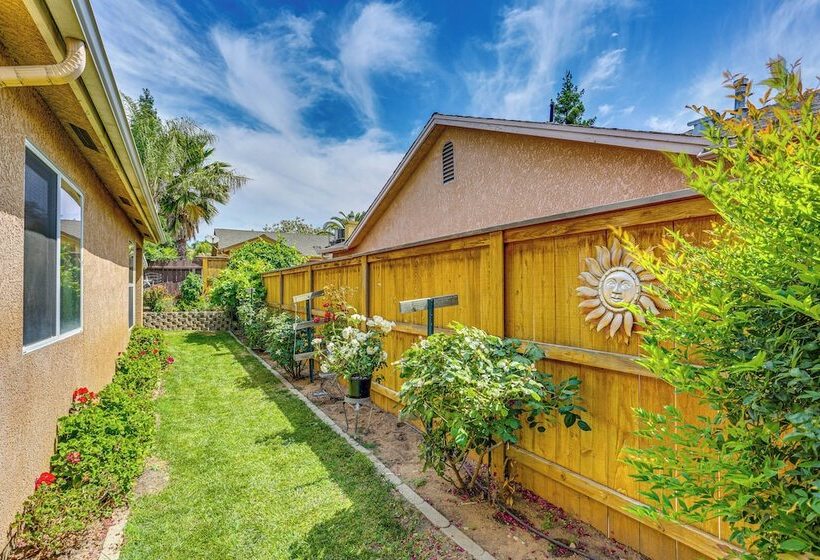 Peaceful Fresno Home, Near Popular Wineries!