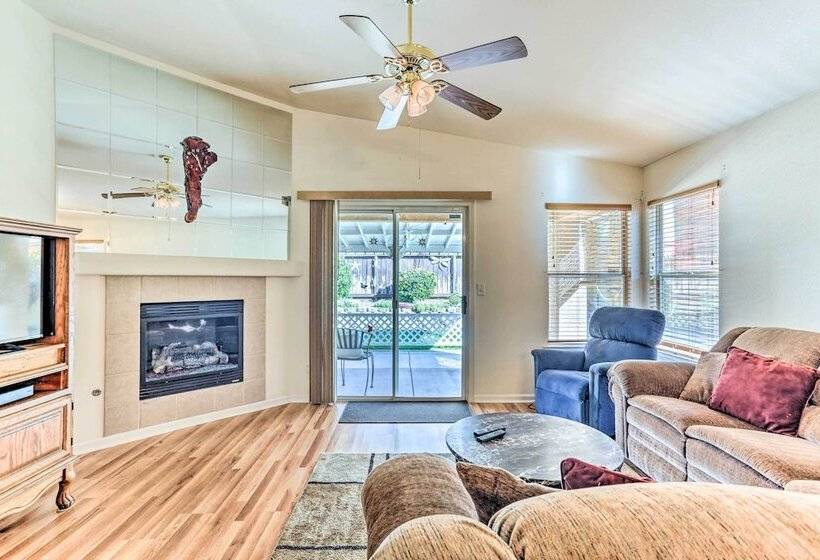 Peaceful Fresno Home, Near Popular Wineries!