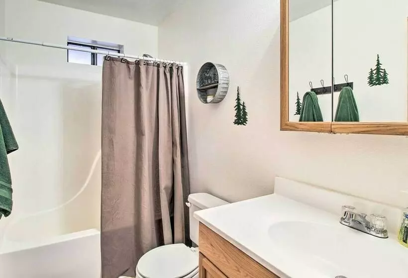 Peaceful Nutrioso Cabin Retreat W/ Mountain Views!