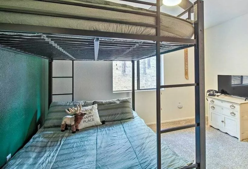 Peaceful Nutrioso Cabin Retreat W/ Mountain Views!