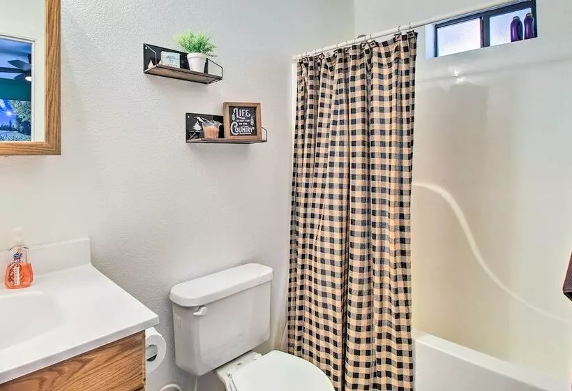 Peaceful Nutrioso Cabin Retreat W/ Mountain Views!