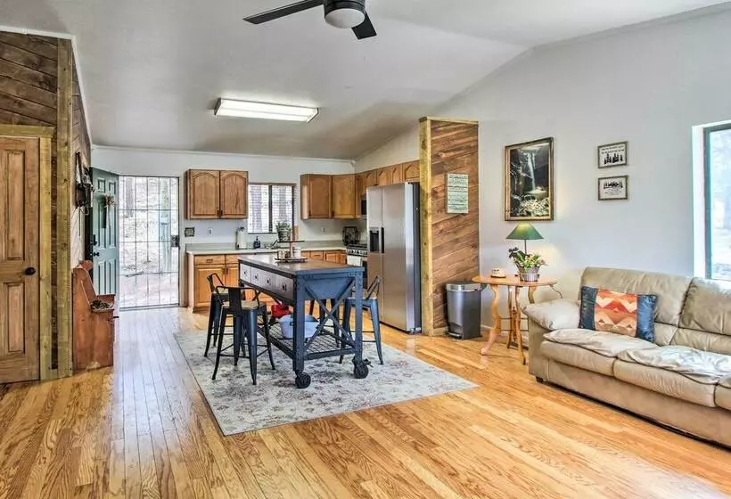 Peaceful Nutrioso Cabin Retreat W/ Mountain Views!