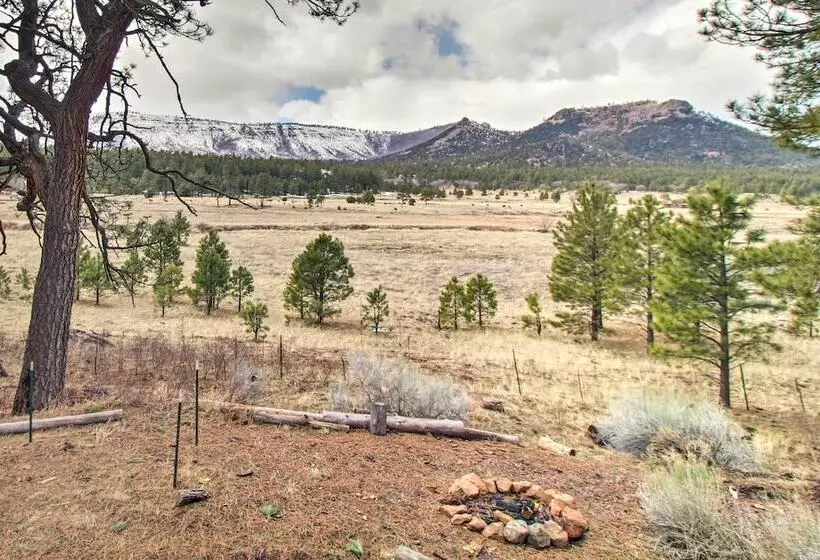 Peaceful Nutrioso Cabin Retreat W/ Mountain Views!