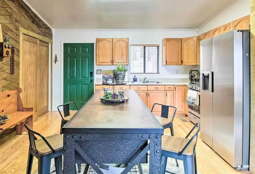 Peaceful Nutrioso Cabin Retreat W/ Mountain Views!