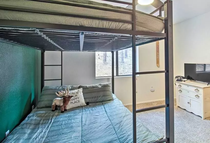 Peaceful Nutrioso Cabin Retreat W/ Mountain Views!