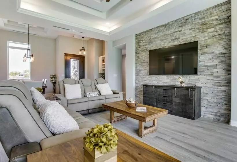 Picturesque Texas Gulf Coast Home In Port Isabel!