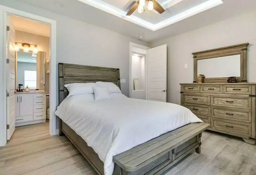 Picturesque Texas Gulf Coast Home In Port Isabel!